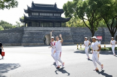 笑脸与热情刷屏！这名火炬手是景兴人！